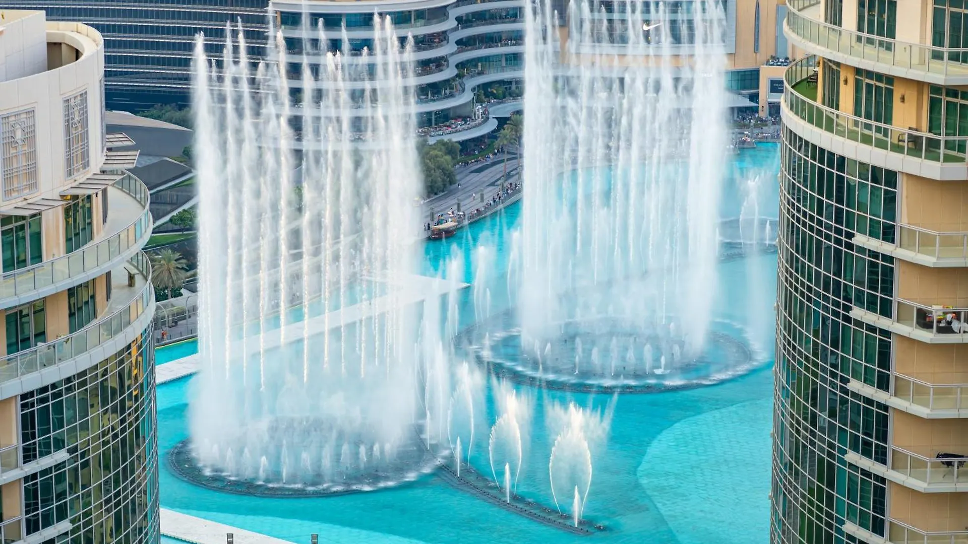 Lavish 2 Bedroom I Burj Khalifa & Fountain Views I Free Gym, Pool, Parking, Wi-Fi And Ps5 I By Skyline Serenity Dubai Apartment
