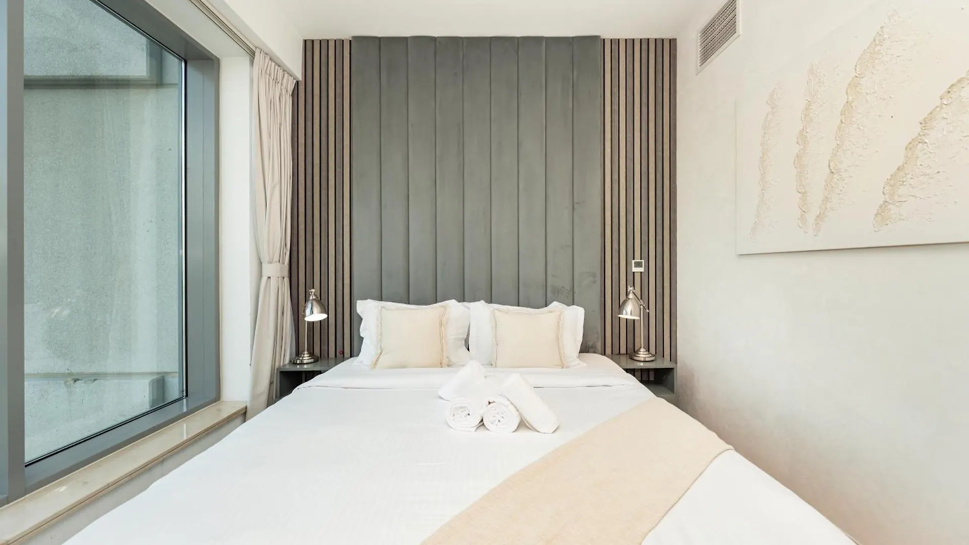 Lavish 2 Bedroom I Burj Khalifa & Fountain Views I Free Gym, Pool, Parking, Wi-Fi And Ps5 I By Skyline Serenity Dubai 0*,  United Arab Emirates