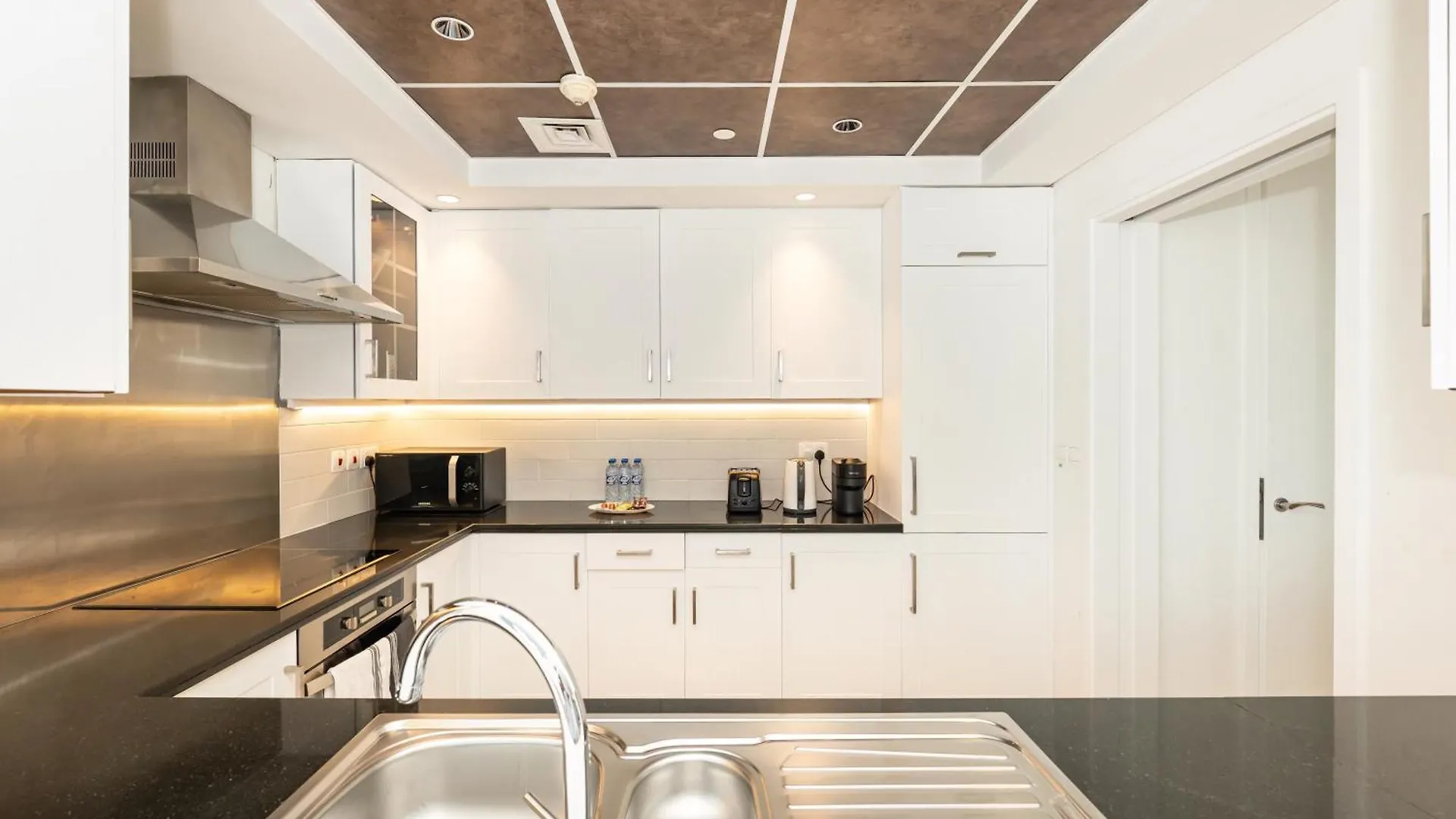 Lavish 2 Bedroom I Burj Khalifa & Fountain Views I Free Gym, Pool, Parking, Wi-Fi And Ps5 I By Skyline Serenity Dubai