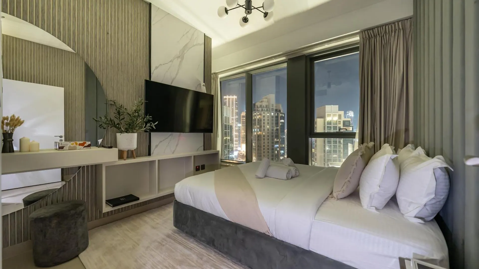 Appartamento Lavish 2 Bedroom I Burj Khalifa & Fountain Views I Free Gym, Pool, Parking, Wi-Fi And Ps5 I By Skyline Serenity Dubai