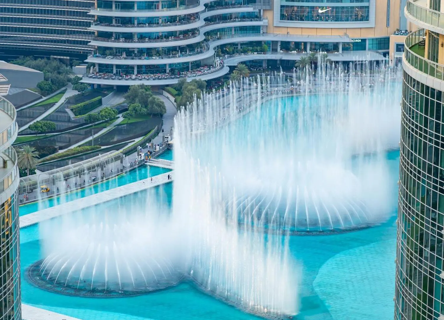 Lavish 2 Bedroom I Burj Khalifa & Fountain Views I Free Gym, Pool, Parking, Wi-Fi And Ps5 I By Skyline Serenity Dubai Appartamento