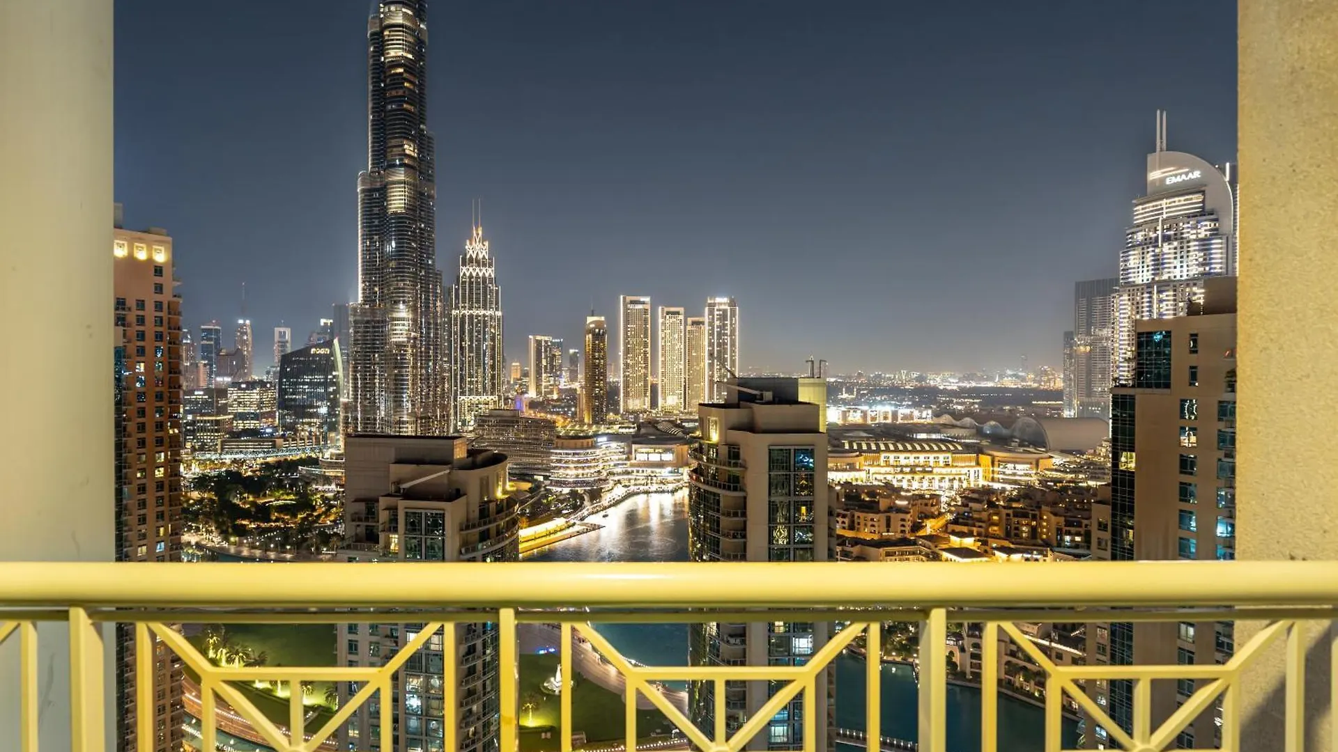 Lavish 2 Bedroom I Burj Khalifa & Fountain Views I Free Gym, Pool, Parking, Wi-Fi And Ps5 I By Skyline Serenity Dubai Emirati Arabi Uniti