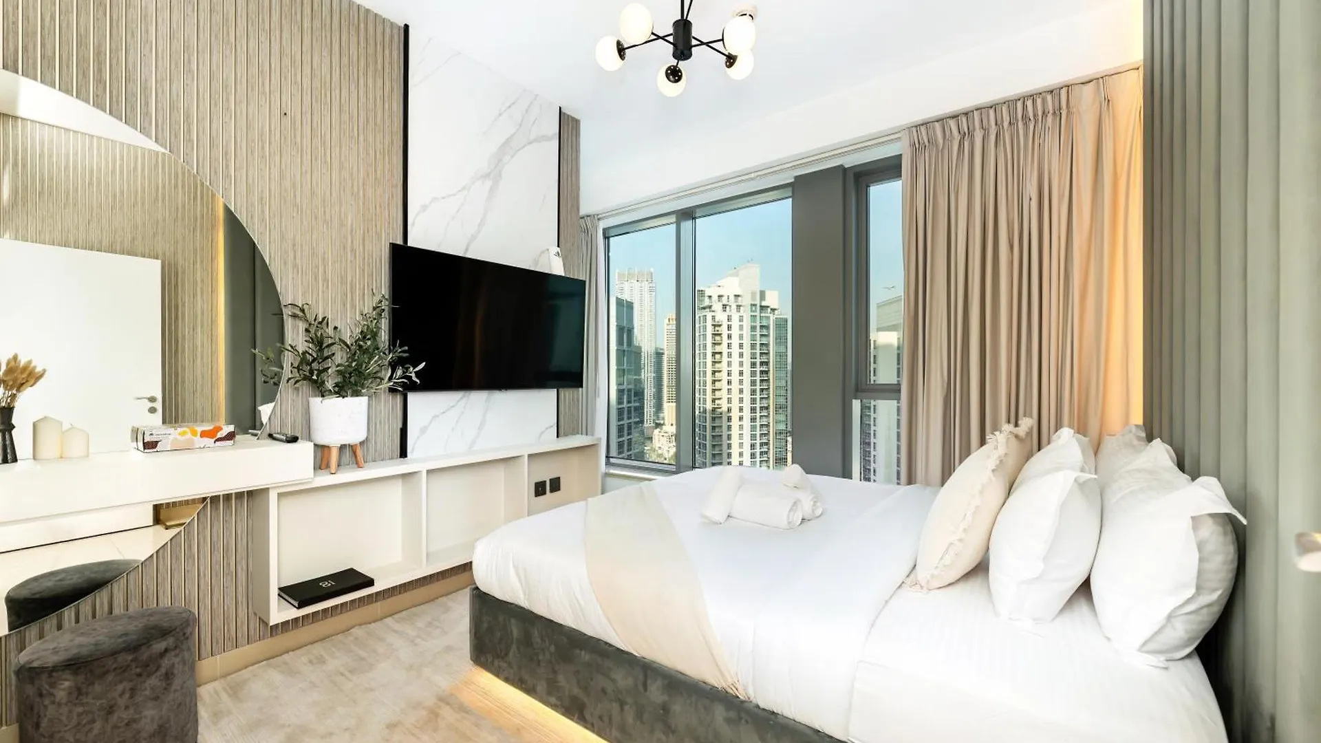 Lavish 2 Bedroom I Burj Khalifa & Fountain Views I Free Gym, Pool, Parking, Wi-Fi And Ps5 I By Skyline Serenity Dubai Emirati Arabi Uniti