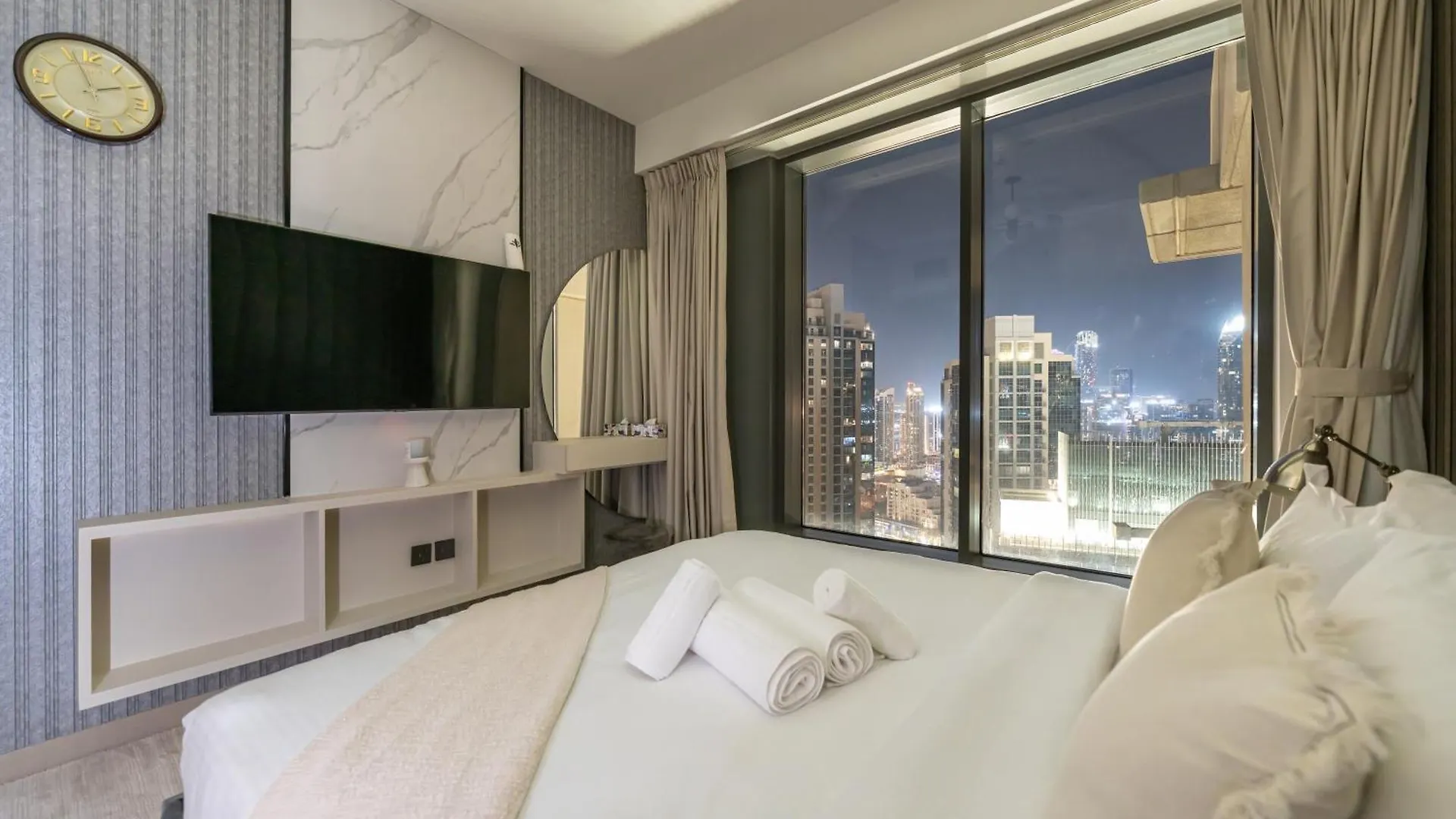 Lavish 2 Bedroom I Burj Khalifa & Fountain Views I Free Gym, Pool, Parking, Wi-Fi And Ps5 I By Skyline Serenity Dubai Appartamento
