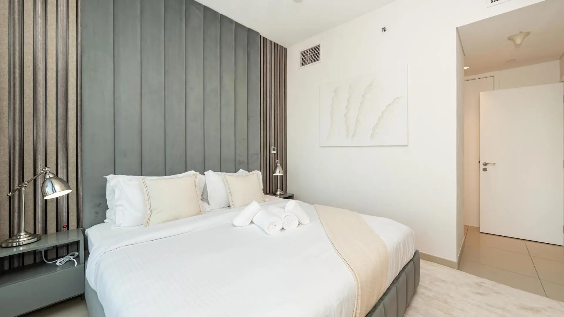 Appartamento Lavish 2 Bedroom I Burj Khalifa & Fountain Views I Free Gym, Pool, Parking, Wi-Fi And Ps5 I By Skyline Serenity Dubai