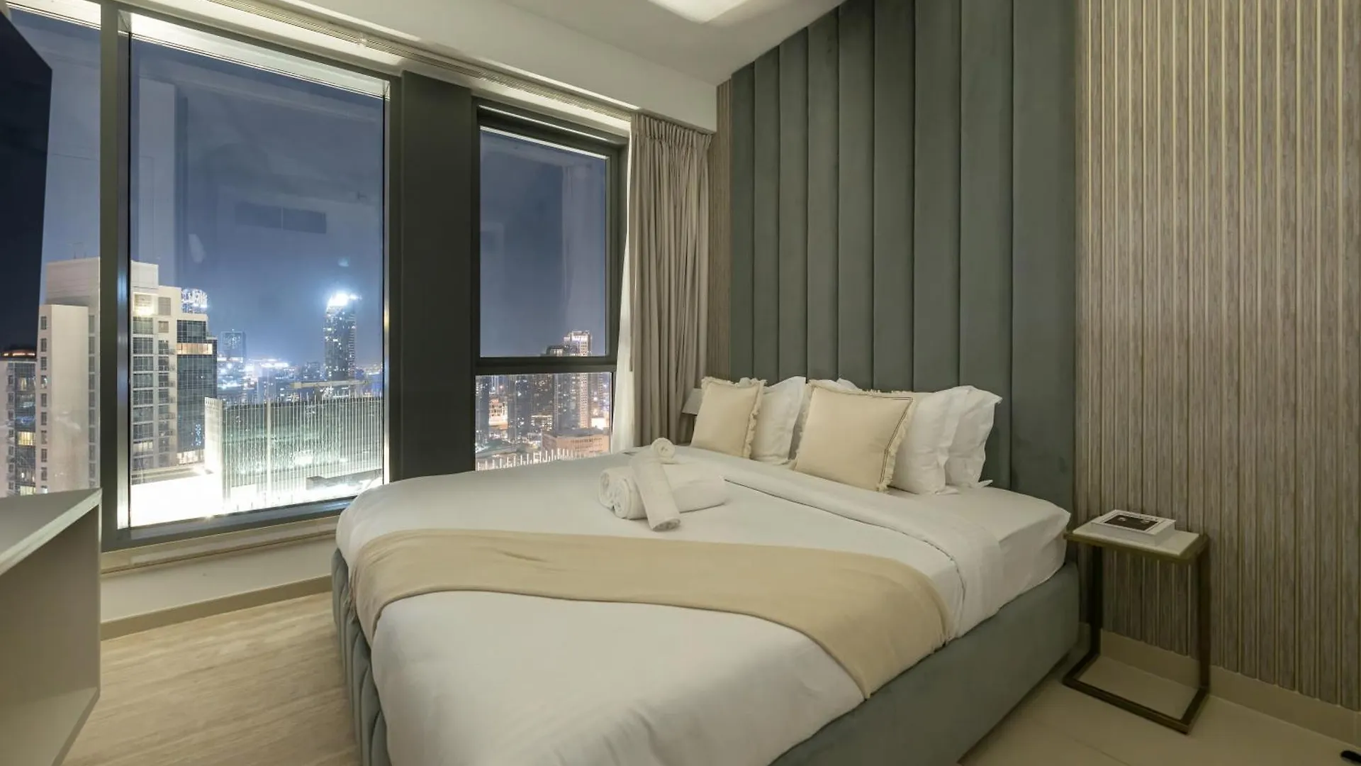 Appartamento Lavish 2 Bedroom I Burj Khalifa & Fountain Views I Free Gym, Pool, Parking, Wi-Fi And Ps5 I By Skyline Serenity Dubai